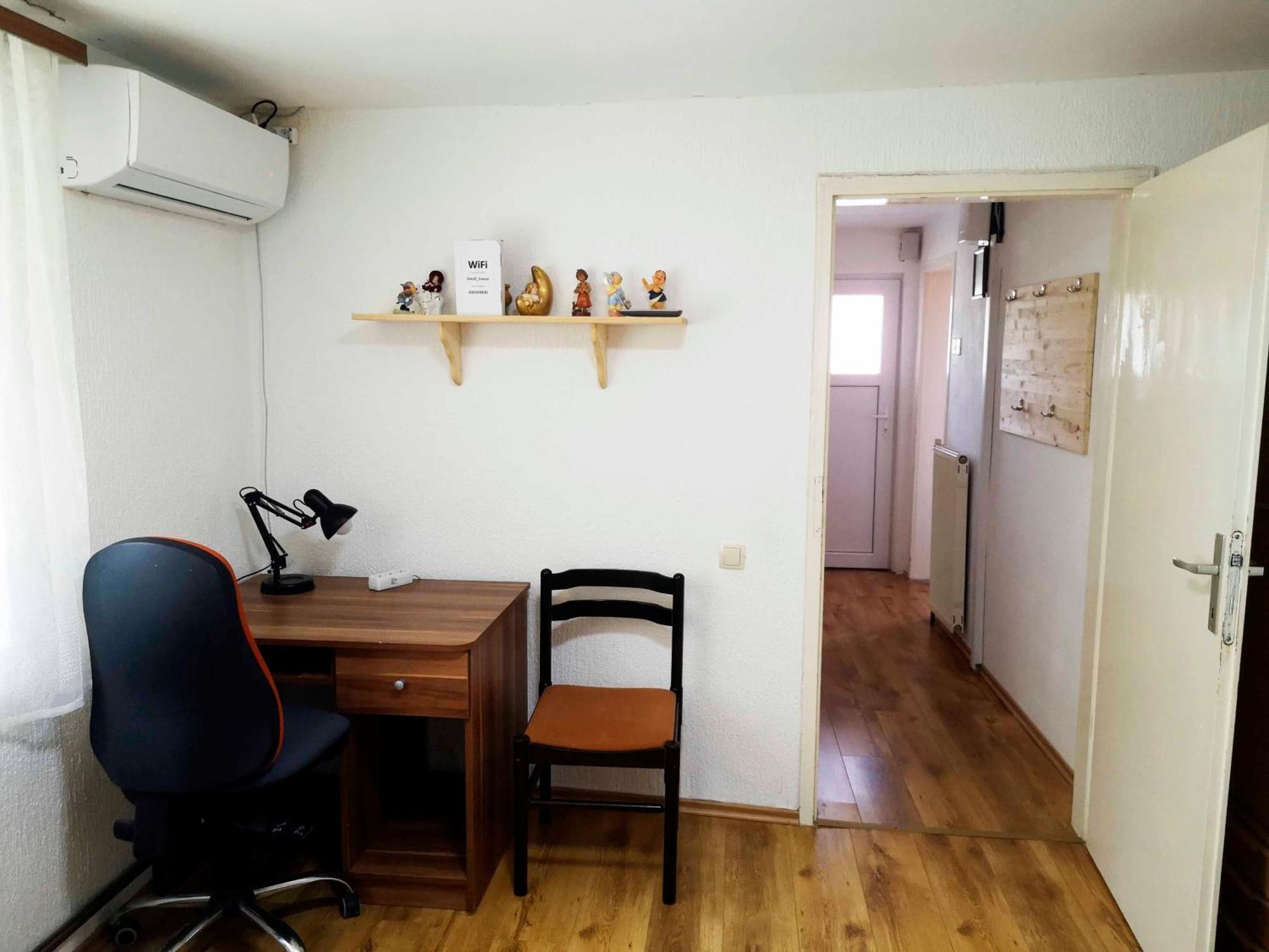 Small House In 첼레 외부 사진