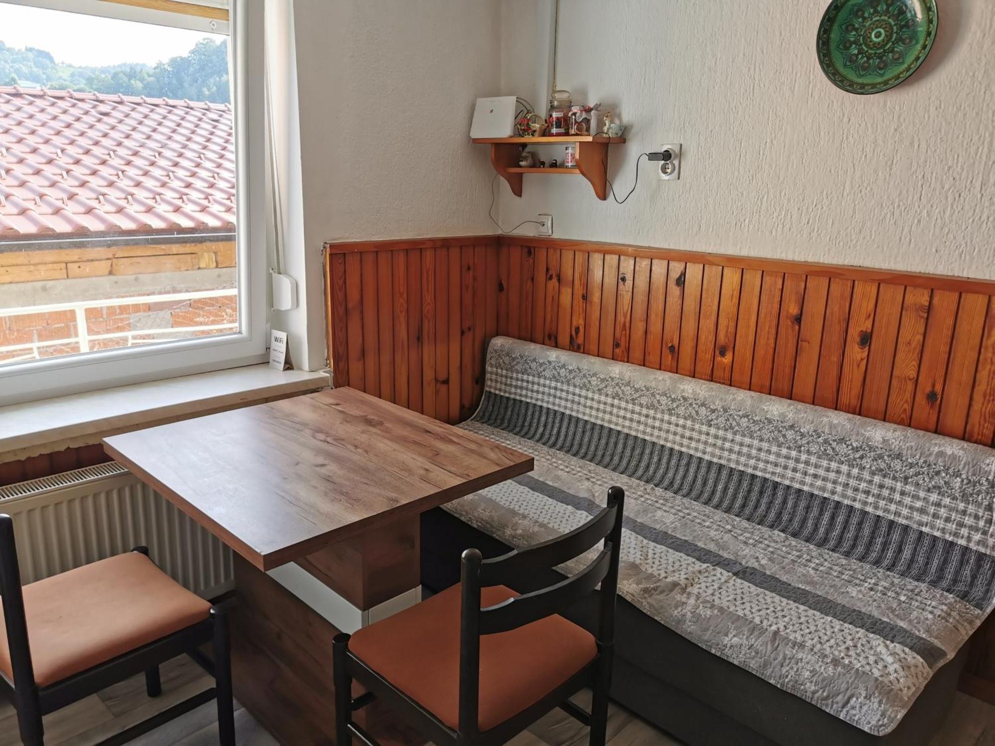 Small House In 첼레 외부 사진